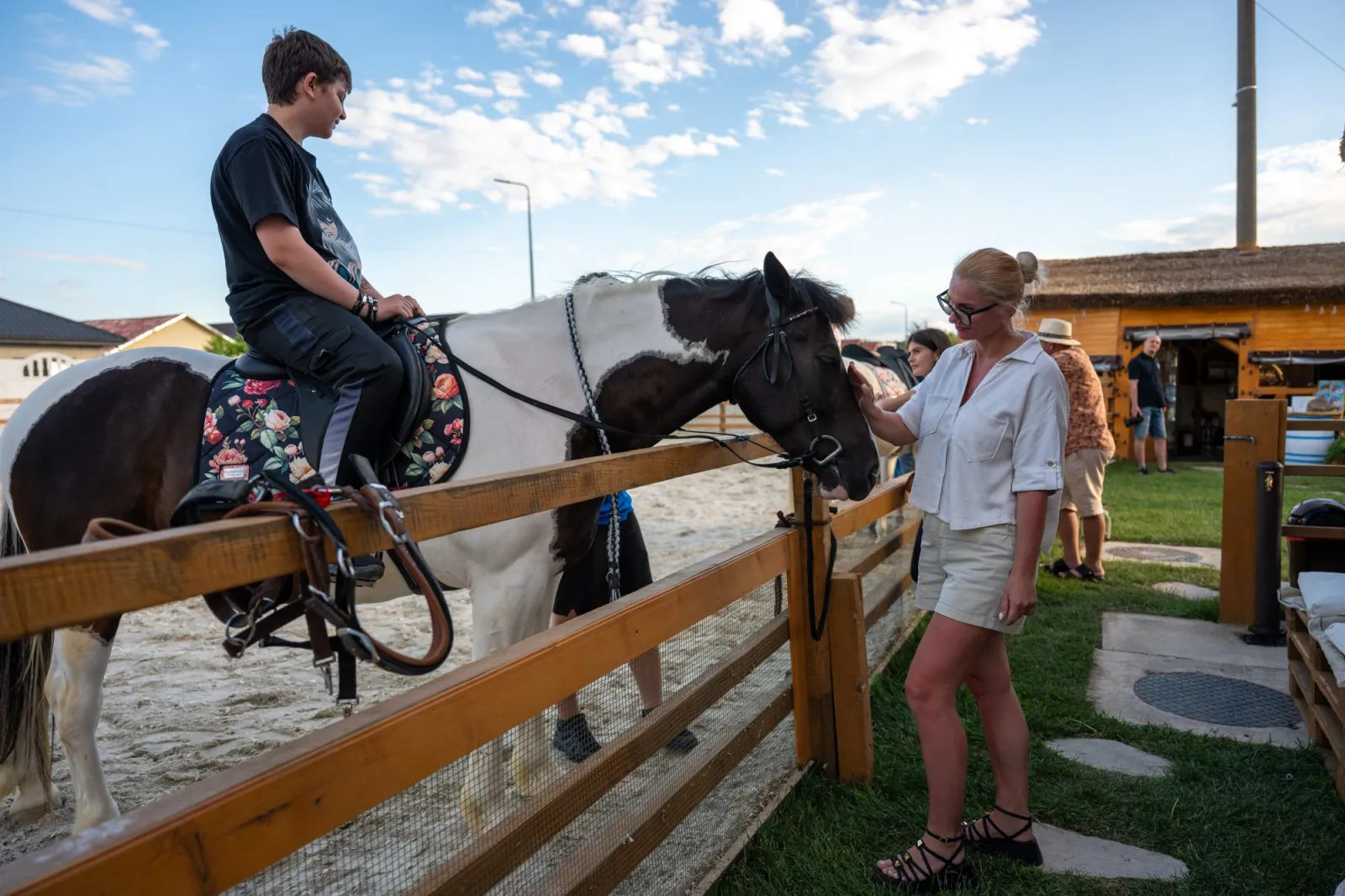 Copil la primii pași călare, alături de echipa Gallop Brăila